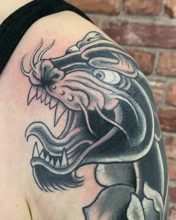 Tatuaggio giapponese: drago sulla spalla, realizzato da Daniele Cassano