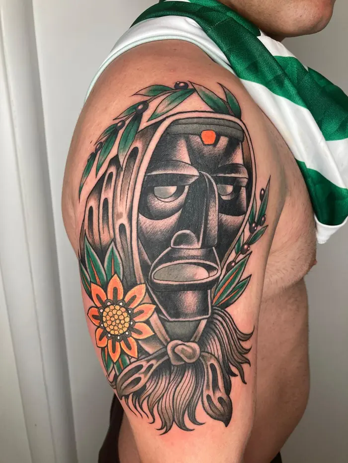 Tatuaggio giapponese: maschera samurai e girasole, realizzato da Daniele Cassano