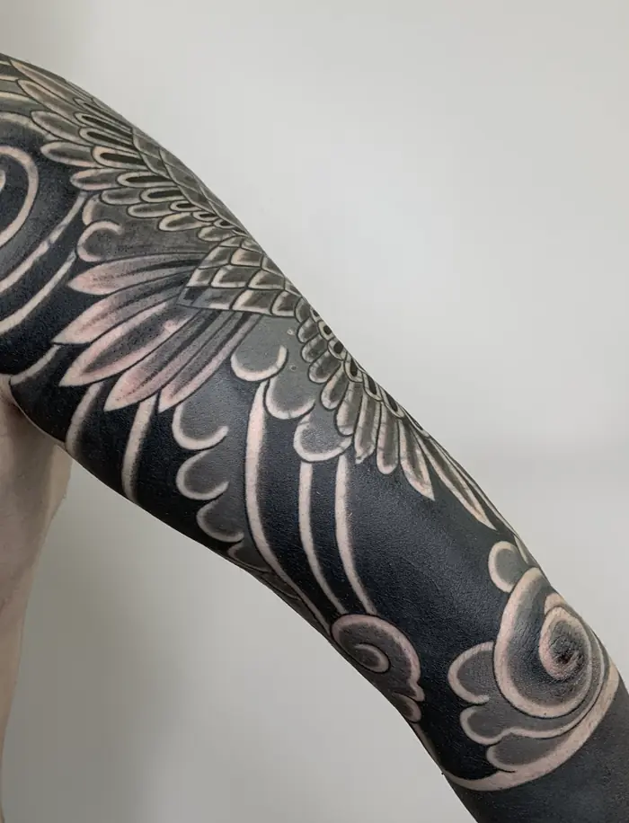 Tatuaggio old school: ala sull’avambraccio, realizzato da Daniele Cassano