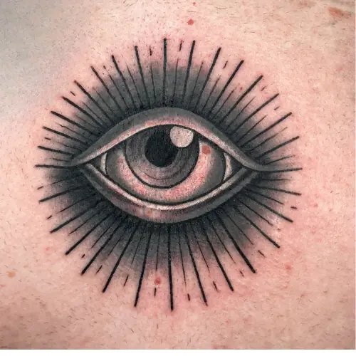 Tatuaggio old school: occhio della provvidenza, realizzato da Daniele Cassano