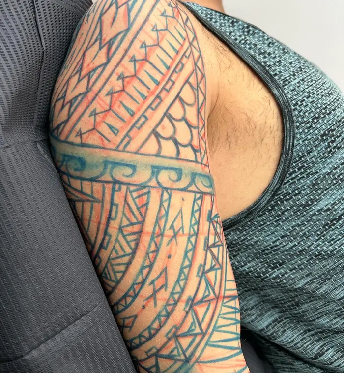 Tatuaggio tribale: maori sulla spalla, realizzato da Daniele Cassano